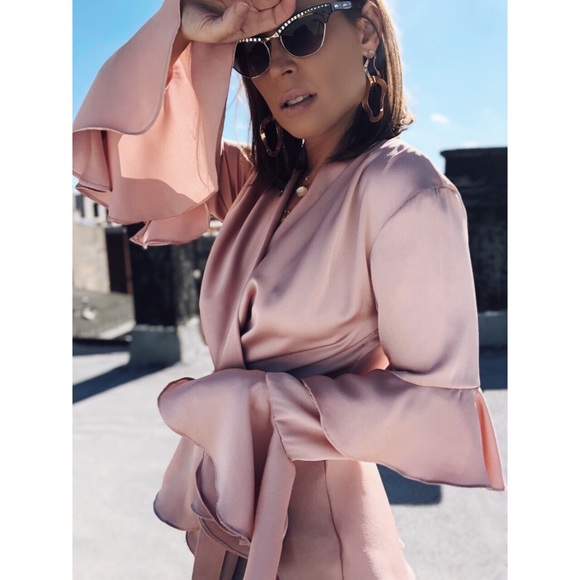 Last 1✨Lyssa Blush Pink Satin Bell Sleeve Wrap Top - Picture 6 of 8